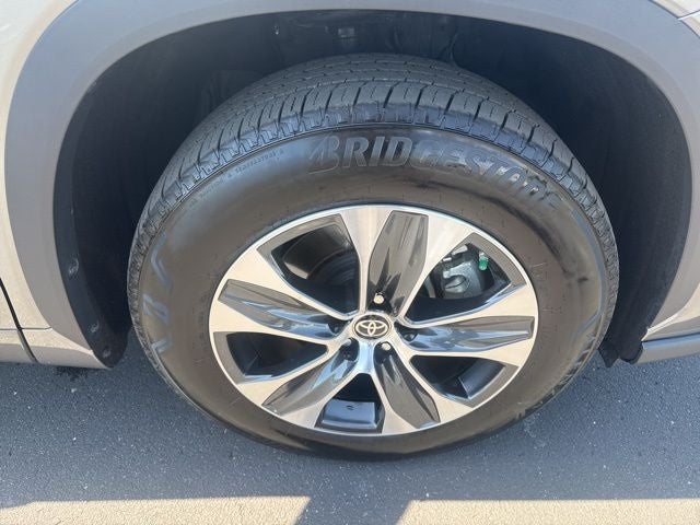 2025 Toyota Highlander XLE