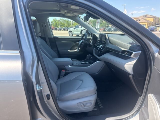 2025 Toyota Highlander XLE