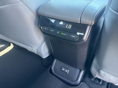 2025 Toyota Highlander XLE