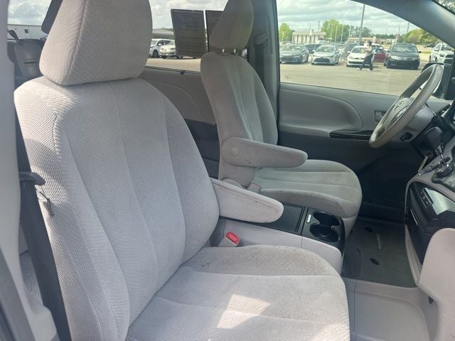 2014 Toyota Sienna LE 8 Passenger