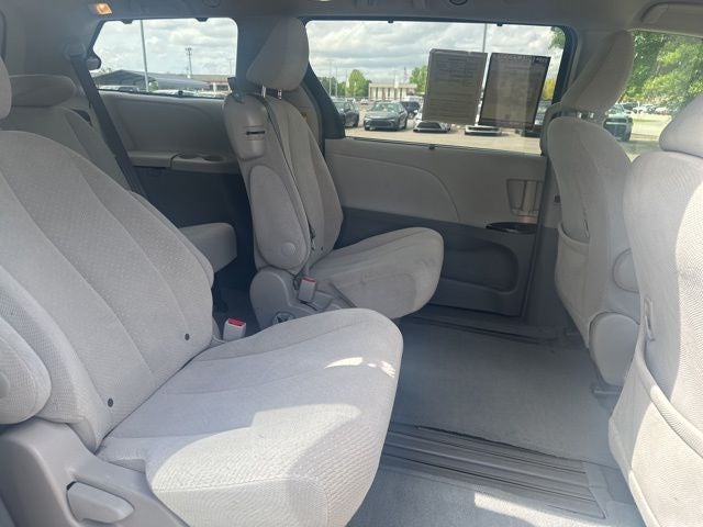 2014 Toyota Sienna LE 8 Passenger