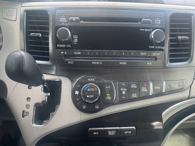 2014 Toyota Sienna LE 8 Passenger