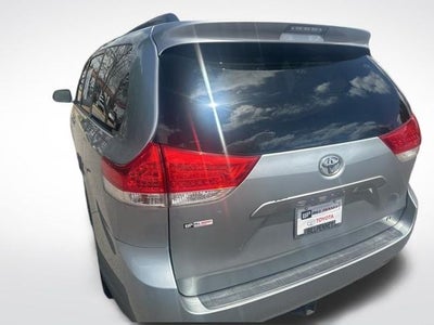 2014 Toyota Sienna LE 8 Passenger