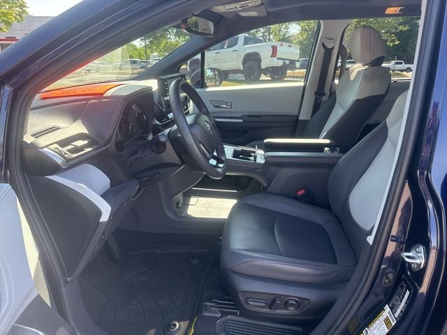 2022 Toyota Sienna XSE 7 Passenger