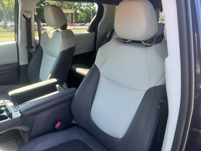 2022 Toyota Sienna XSE 7 Passenger
