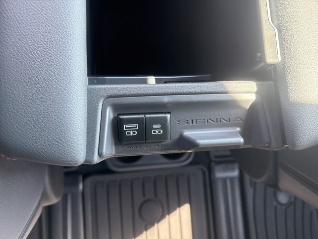 2022 Toyota Sienna XSE 7 Passenger