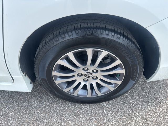 2020 Toyota Sienna Base