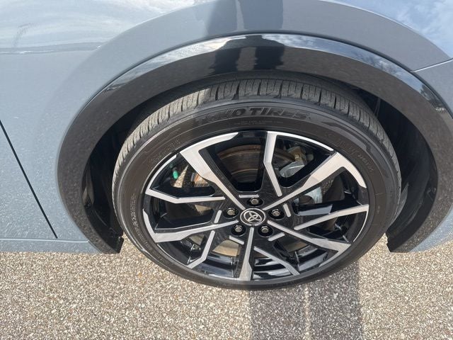 2025 Toyota Prius Plug-In Hybrid XSE Premium