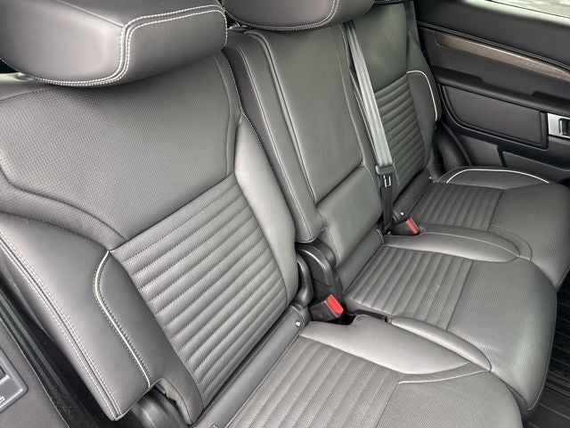 2024 Land Rover Discovery Metropolitan Edition