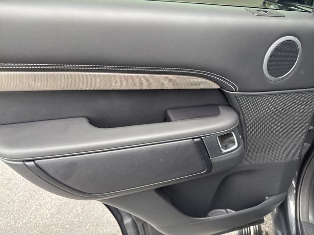 2024 Land Rover Discovery Metropolitan Edition