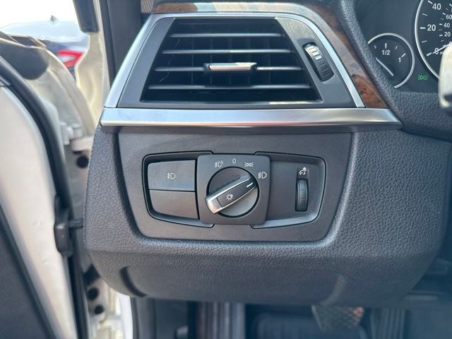 2017 BMW 3 Series 320i xDrive