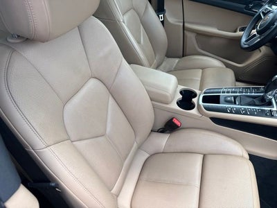 2020 Porsche Macan Base